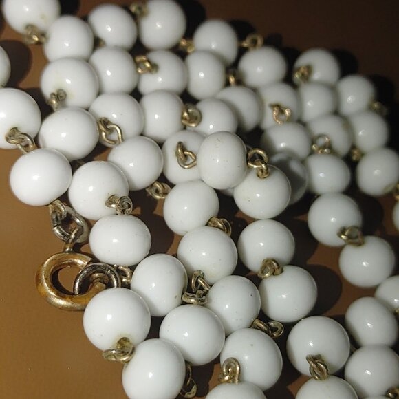 Vintage Smooth Milk Glass Bead Necklace 36 inch Length Gold Tone Clasp White - Picture 4 of 7
